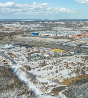Продается  последний участок площадью-20 соток с прямым съездом и выездом на КАД в развитом торгово - индустриальном парке KAD GATE PARK (площадью 8га) у развязки КАД и проспекта Энгельса.